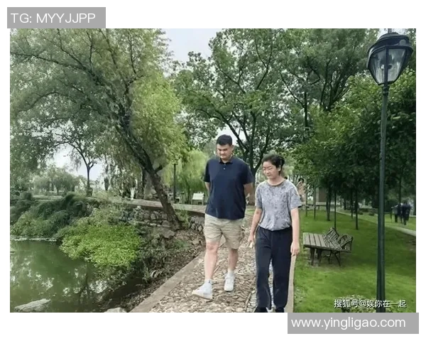 姚明如今的外貌变化与个人风格演变的深度解析