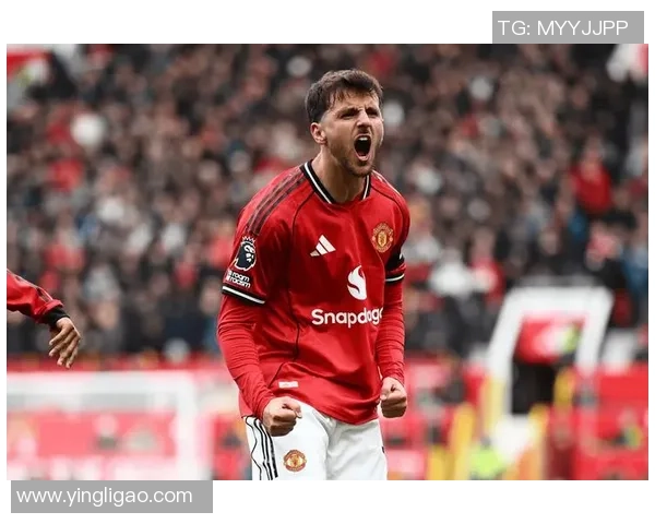 国王杯激战：拜仁与曼联平局红牌事件引发全场热议