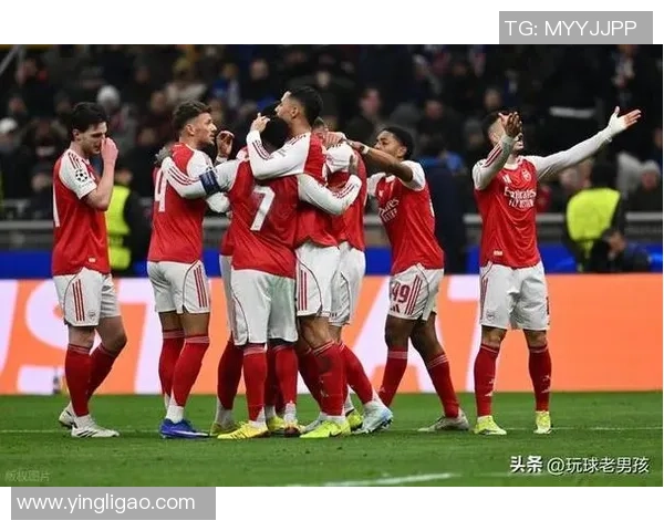 世界杯激战：那不勒斯险胜阿森纳红牌事件引发全场热议集锦