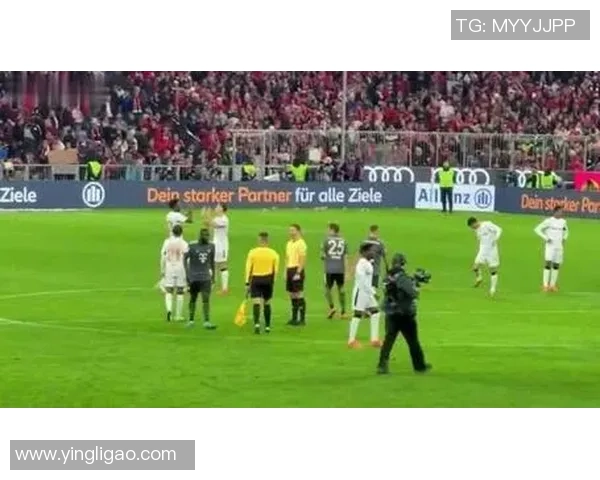 西甲激战巴黎圣日耳曼大胜拜仁红牌事件引发全场热议与争议